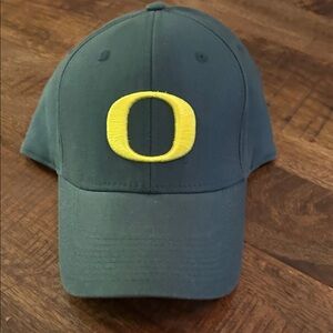 Nike Oregon Ducks Green and Yellow Embroidered Cap.